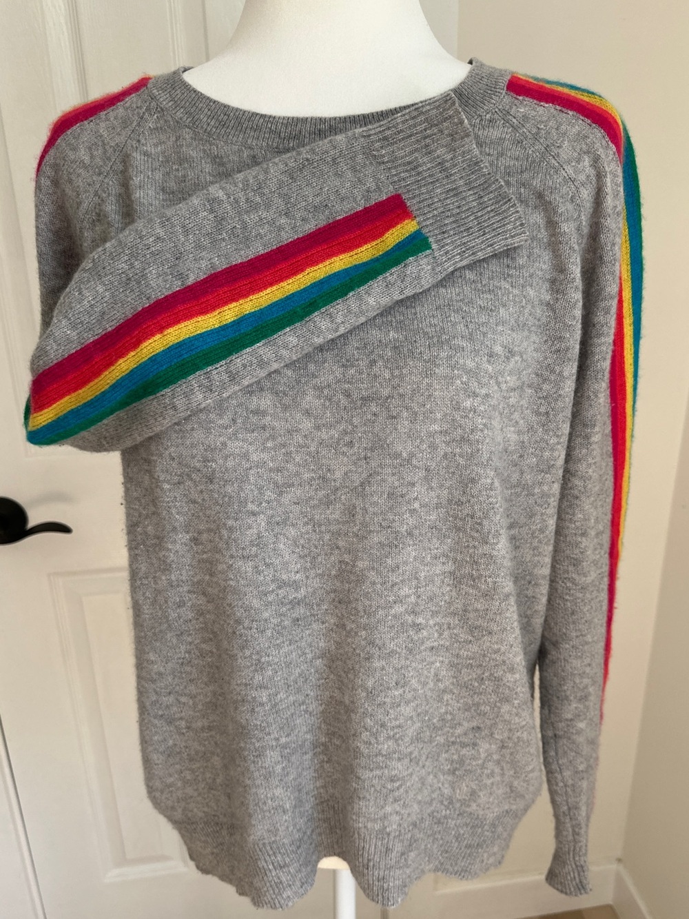 AQUA Cashmere Rainbow Striped Sleeve Crewneck Sweater Grey Womens Size Medium
